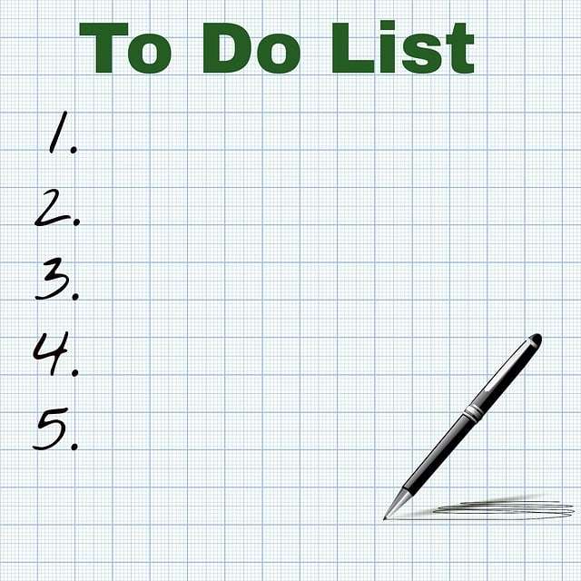 Blank numbered to-do list from one to five on grid paper with a pen for time management and daily planning.